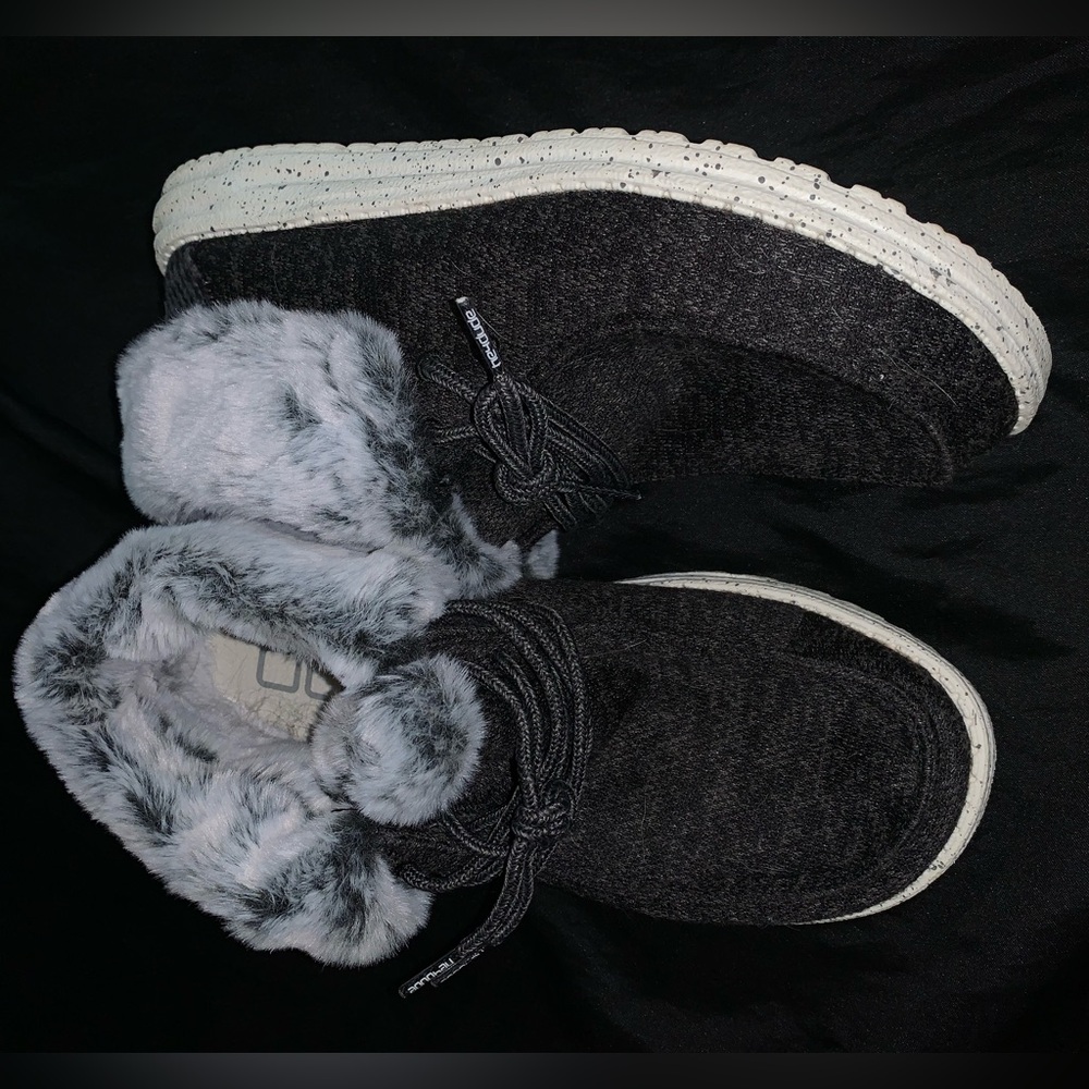 Hey dude shows brand new never worn size 8